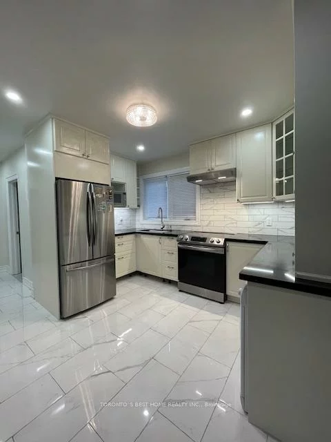 69, Madawaska, Newtonbrook East, Toronto