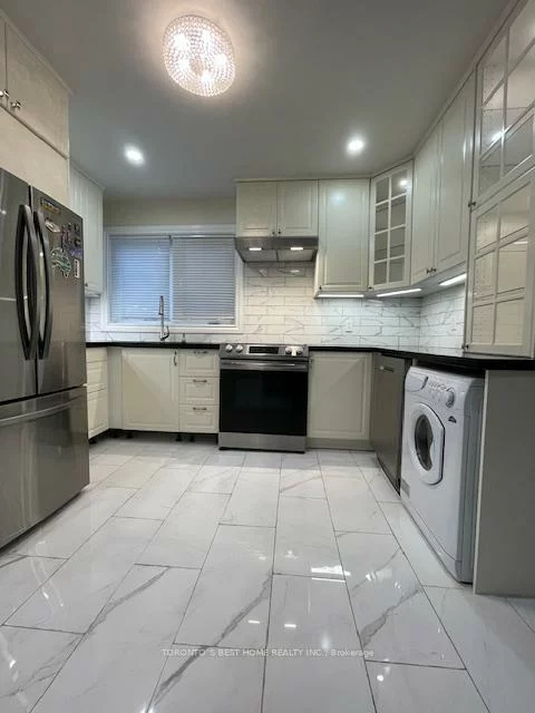 69, Madawaska, Newtonbrook East, Toronto