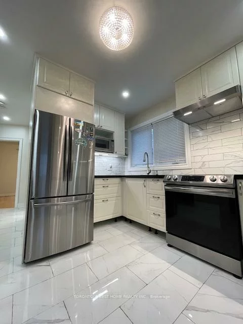 69, Madawaska, Newtonbrook East, Toronto