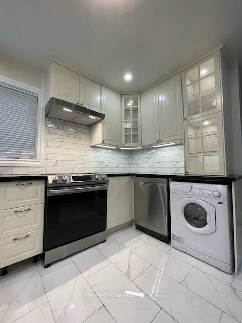 69, Madawaska, Newtonbrook East, Toronto