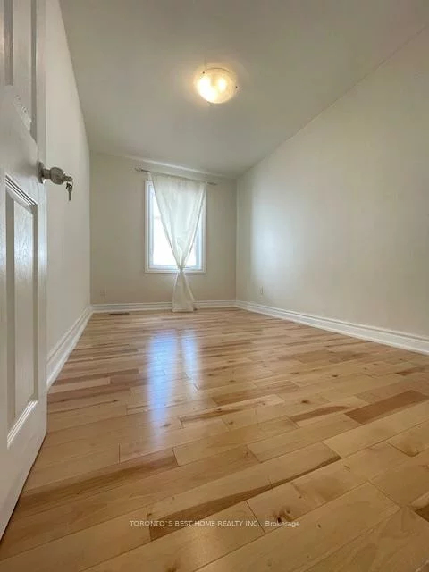 69, Madawaska, Newtonbrook East, Toronto