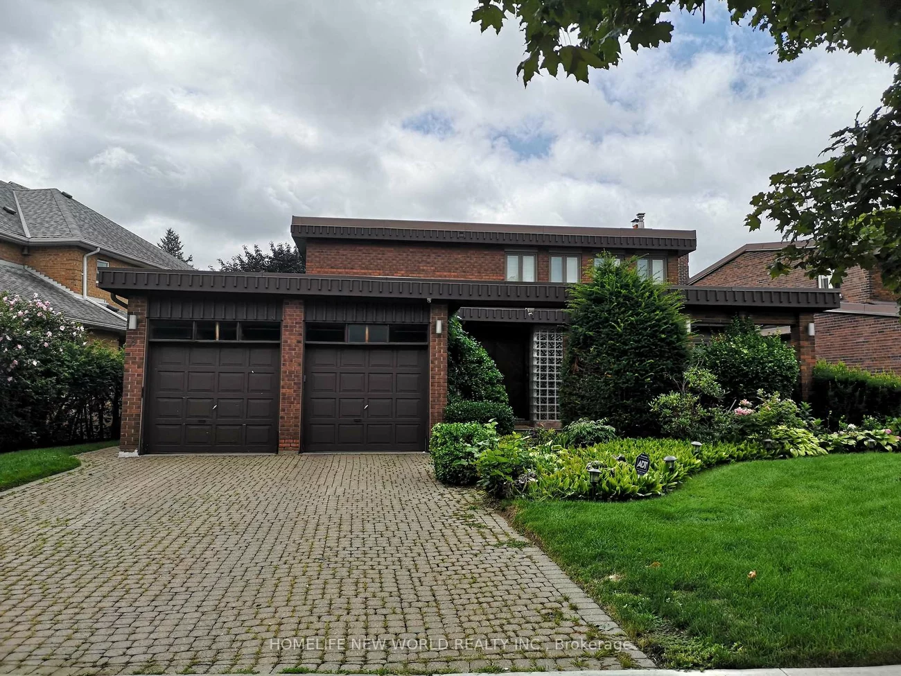 8, Janus, Hillcrest Village, Toronto