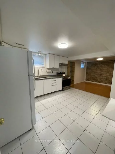 69, Madawaska, Newtonbrook East, Toronto