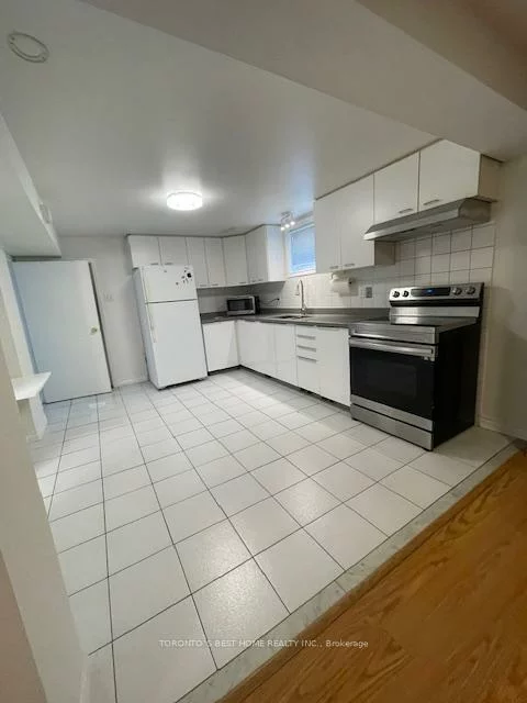 69, Madawaska, Newtonbrook East, Toronto