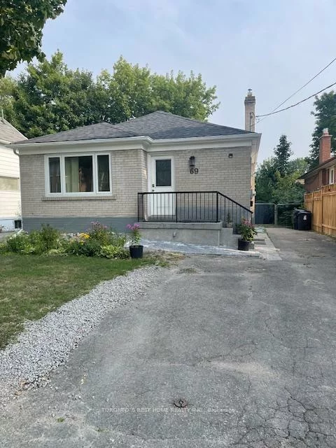 69, Madawaska, Newtonbrook East, Toronto
