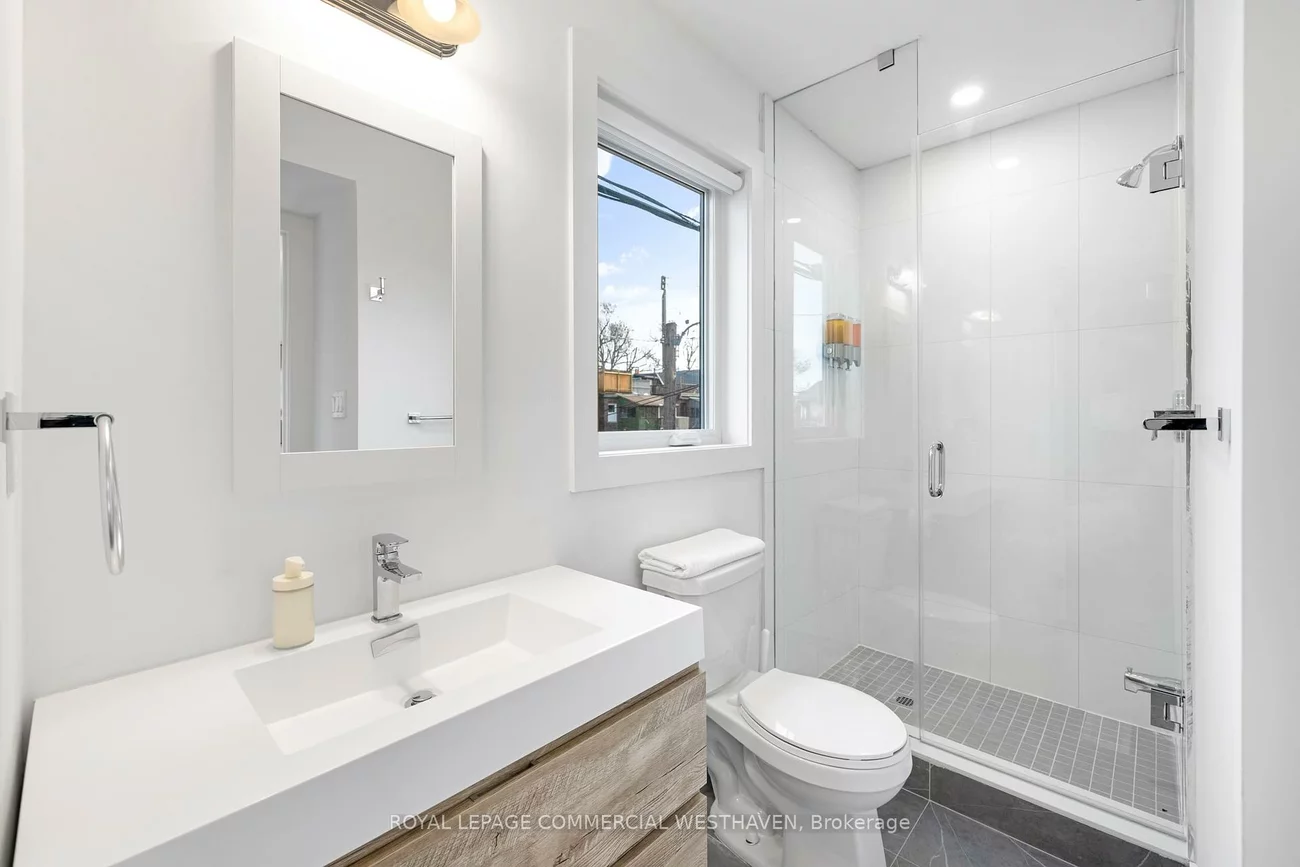 447, Lansdowne, Dufferin Grove, Toronto