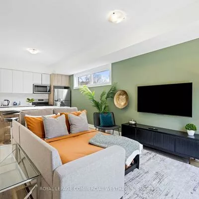 447, Lansdowne, Dufferin Grove, Toronto