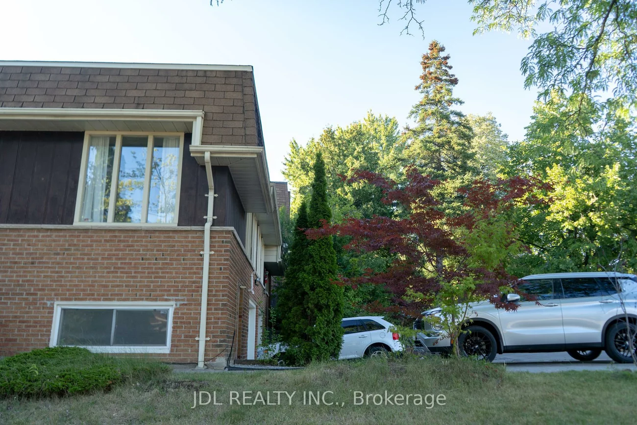 1, Shadberry, Hillcrest Village, Toronto