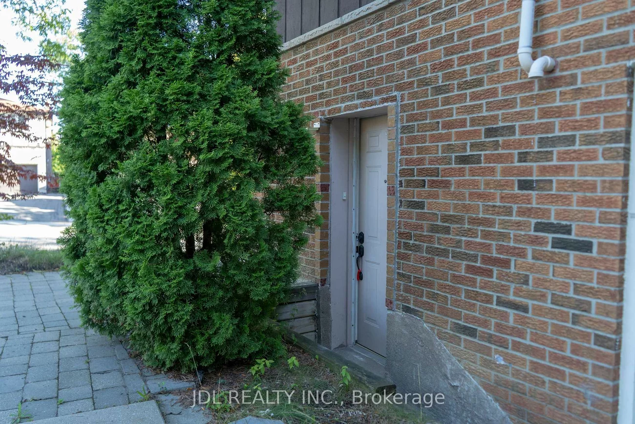 1, Shadberry, Hillcrest Village, Toronto