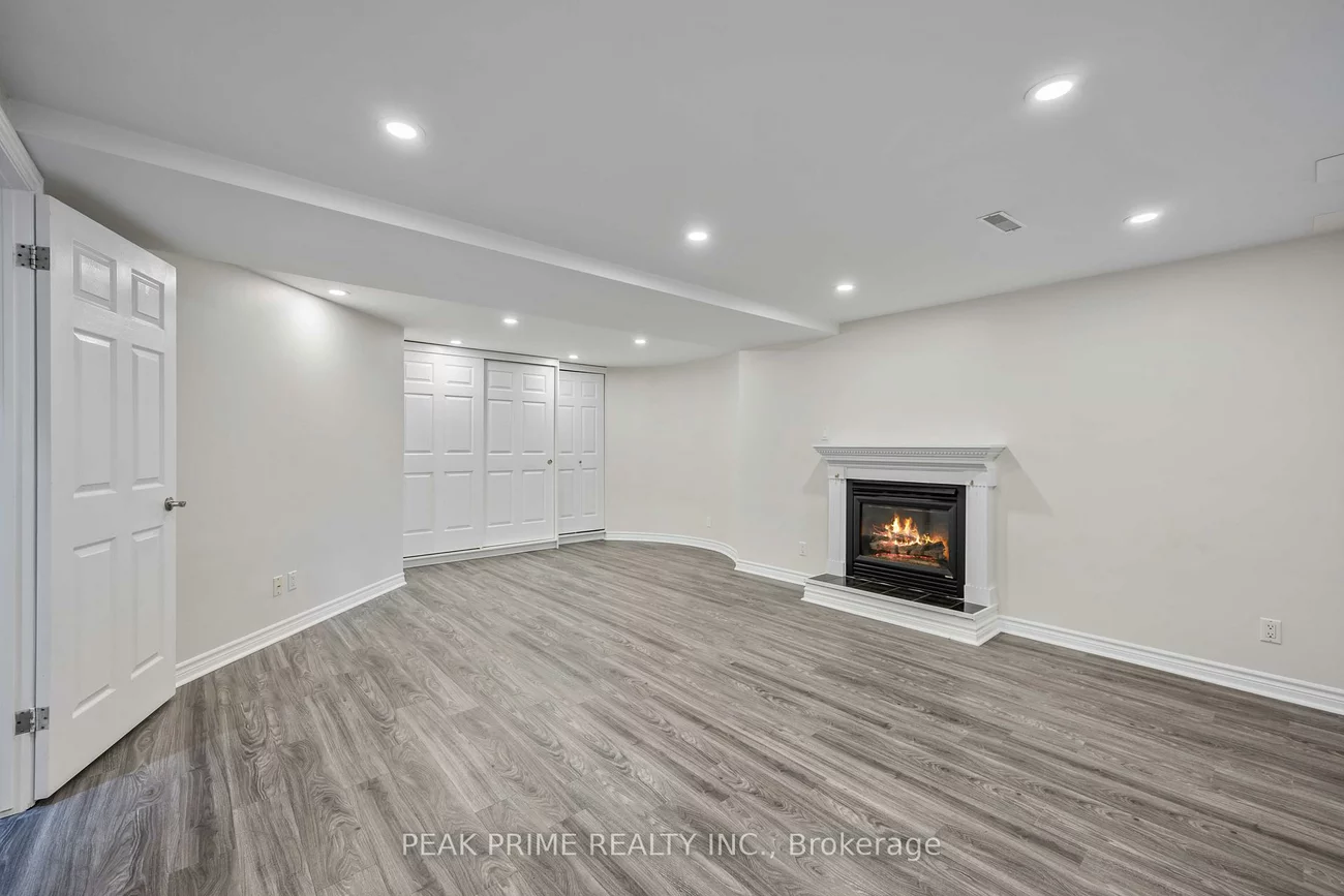211, Glendora, Willowdale East, Toronto