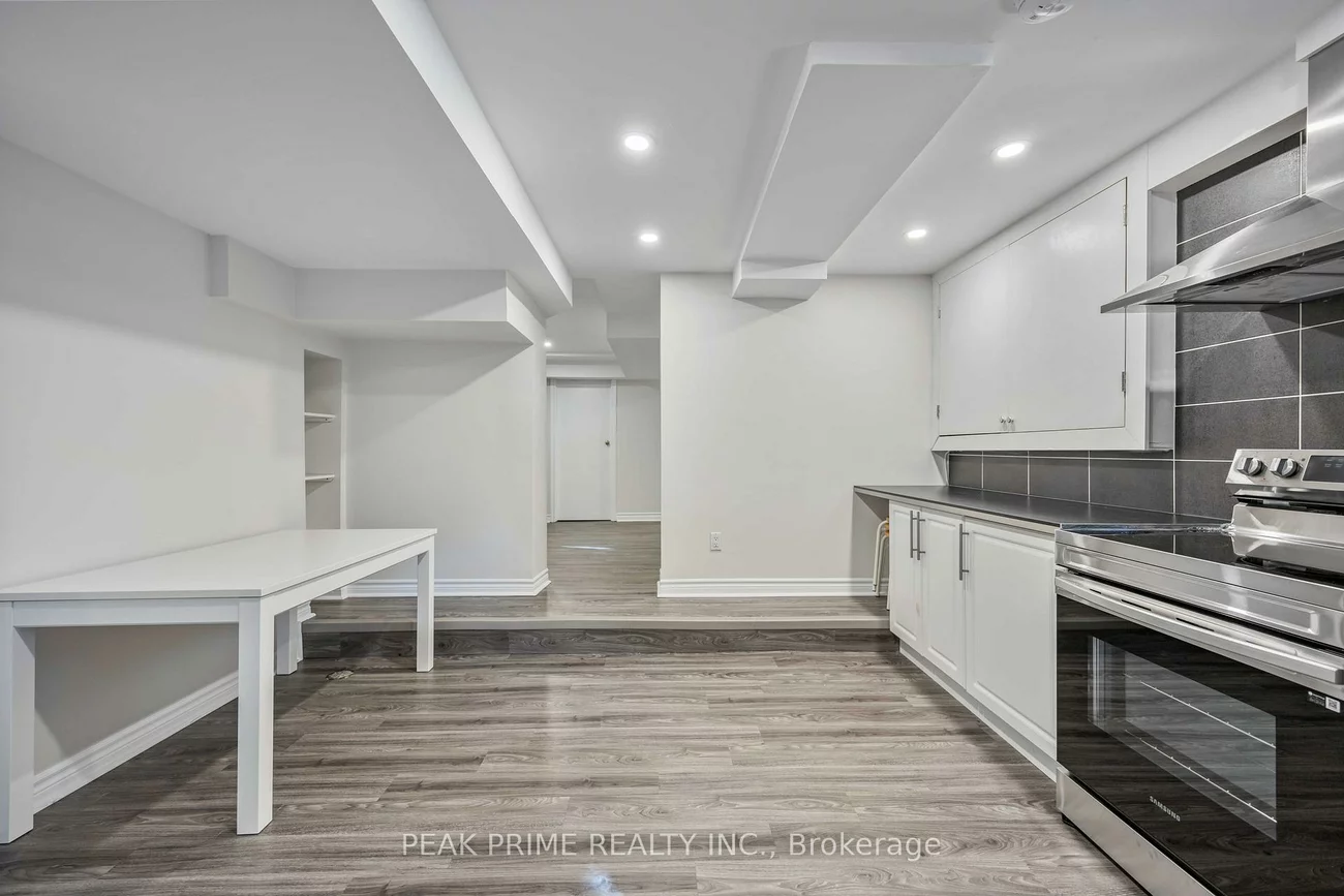 211, Glendora, Willowdale East, Toronto
