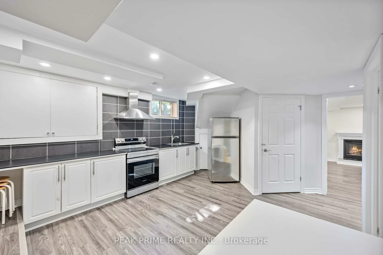 211, Glendora, Willowdale East, Toronto