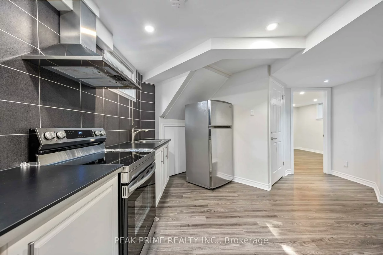 211, Glendora, Willowdale East, Toronto