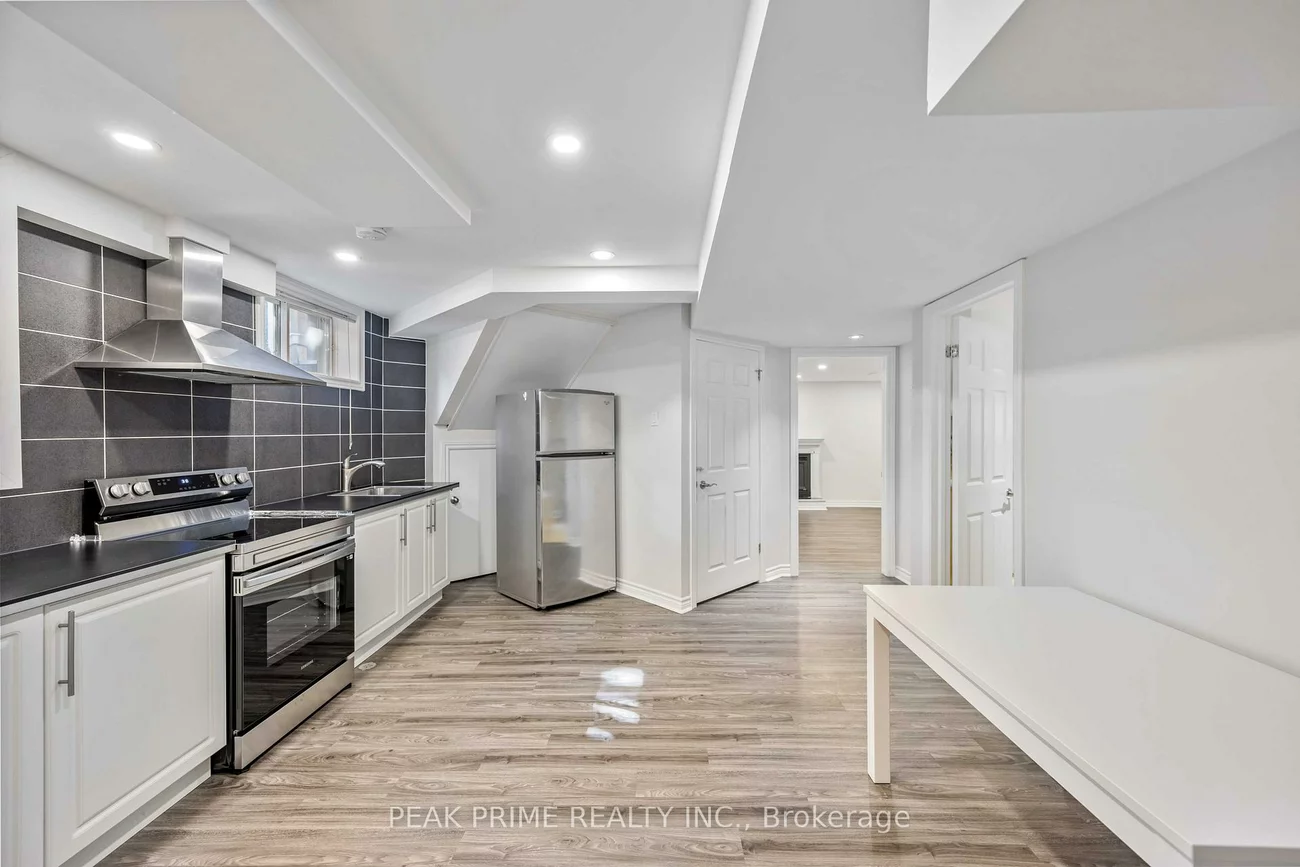 211, Glendora, Willowdale East, Toronto