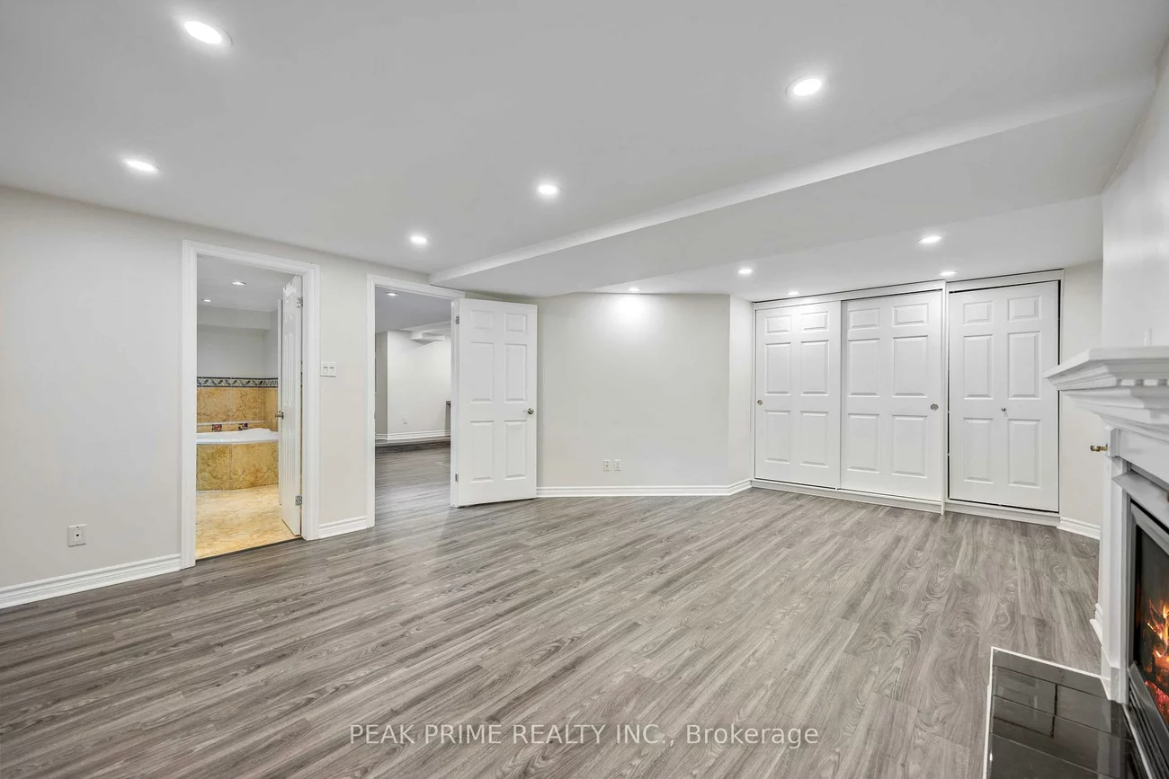 211, Glendora, Willowdale East, Toronto