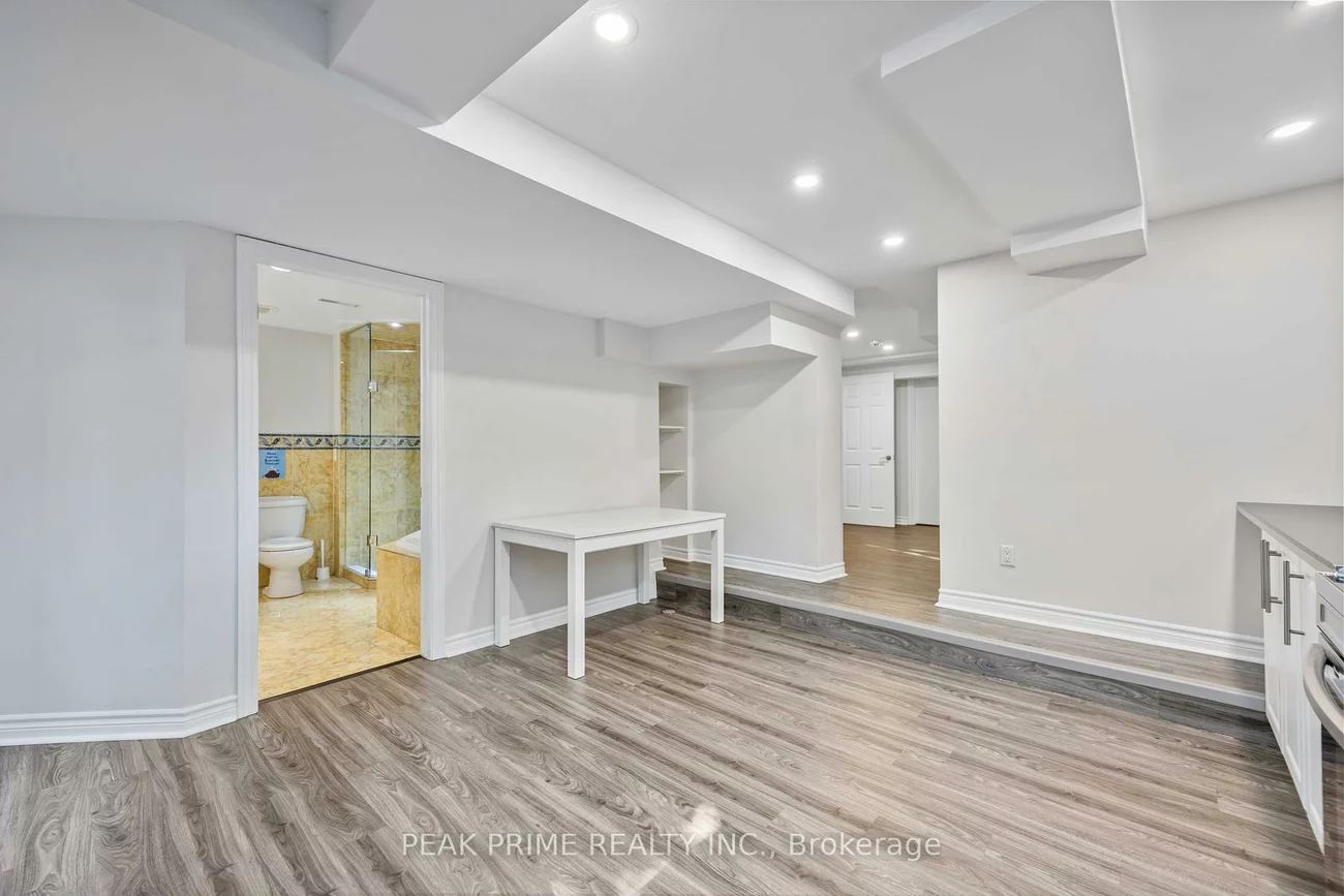 211, Glendora, Willowdale East, Toronto