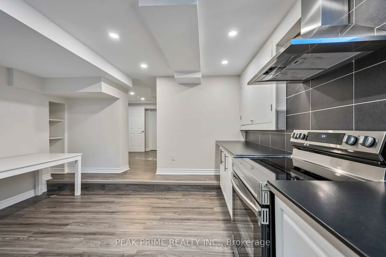 211, Glendora, Willowdale East, Toronto