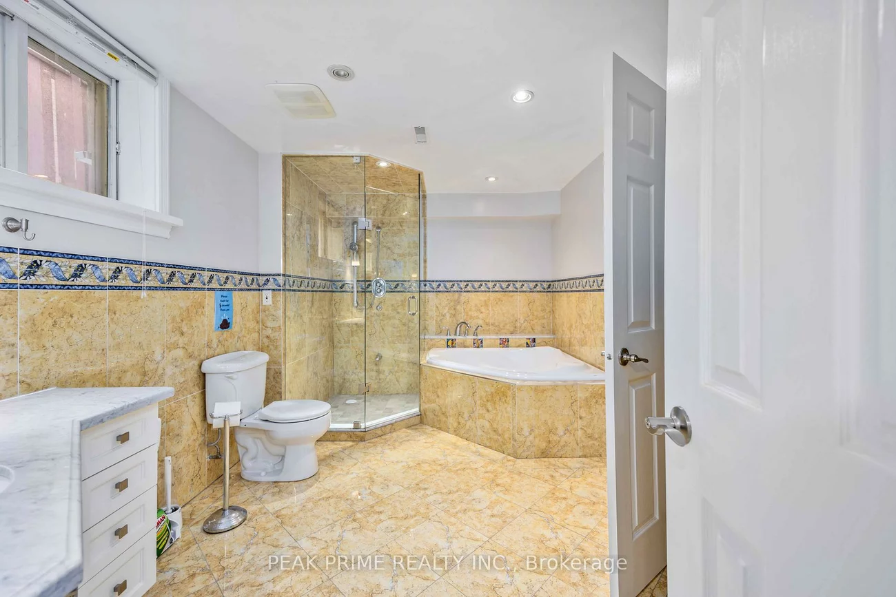 211, Glendora, Willowdale East, Toronto