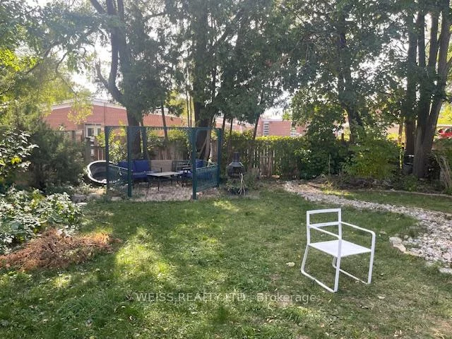 82, King High, Clanton Park, Toronto