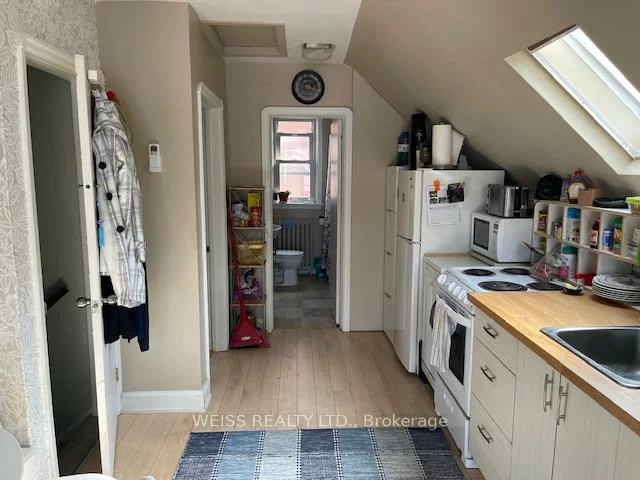 82, King High, Clanton Park, Toronto