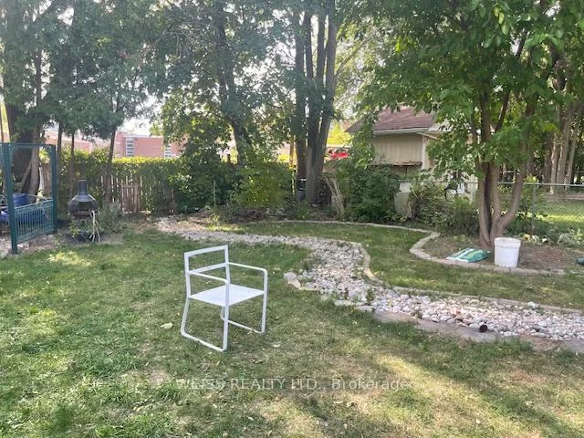 82, King High, Clanton Park, Toronto