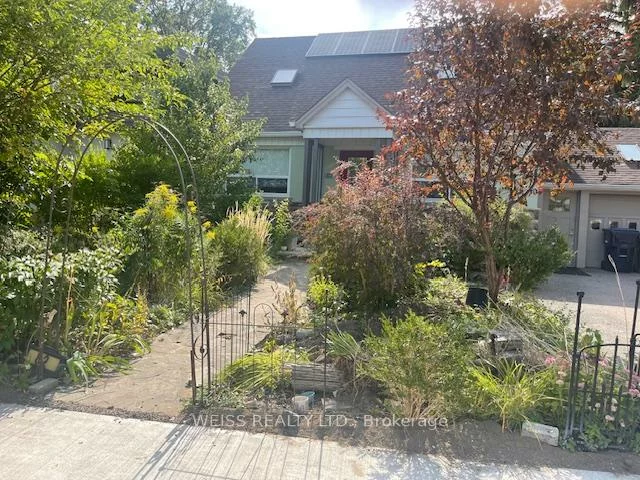 82, King High, Clanton Park, Toronto