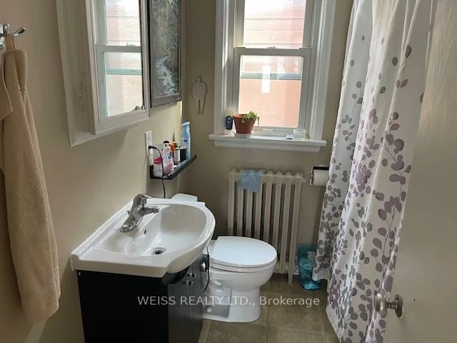 82, King High, Clanton Park, Toronto