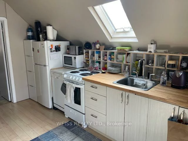 82, King High, Clanton Park, Toronto