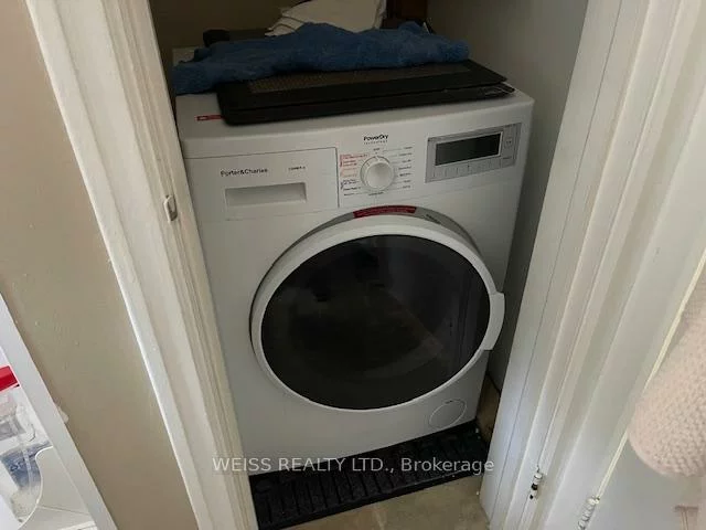 82, King High, Clanton Park, Toronto