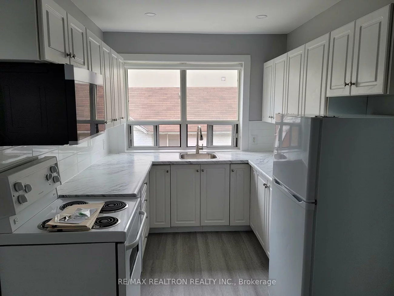 312, Douglas, Bedford Park-Nortown, Toronto