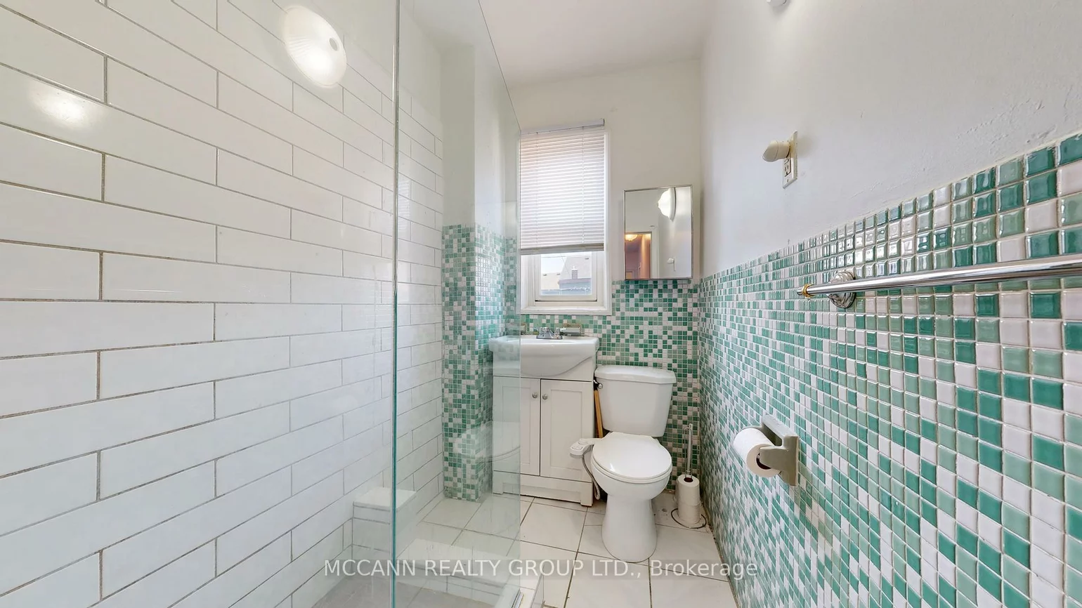 32, Macklem, Little Portugal, Toronto