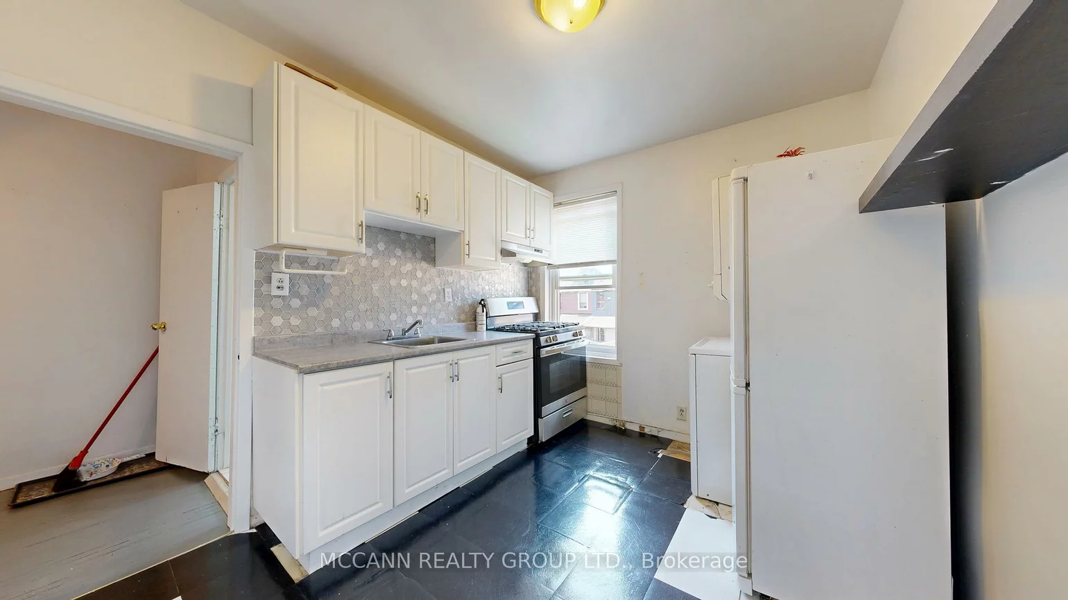 32, Macklem, Little Portugal, Toronto