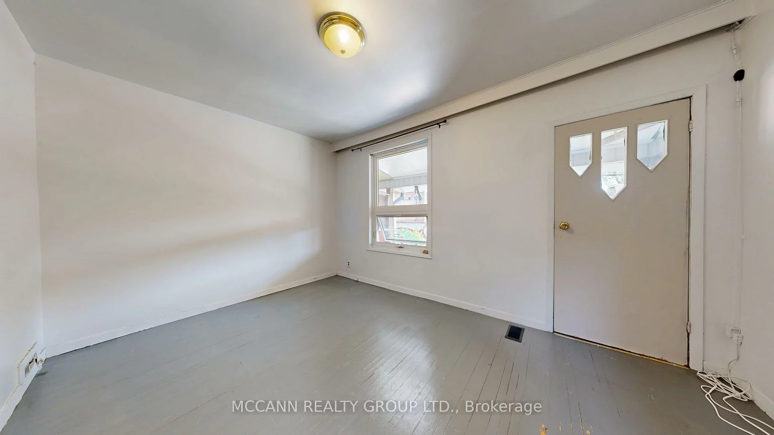 32, Macklem, Little Portugal, Toronto