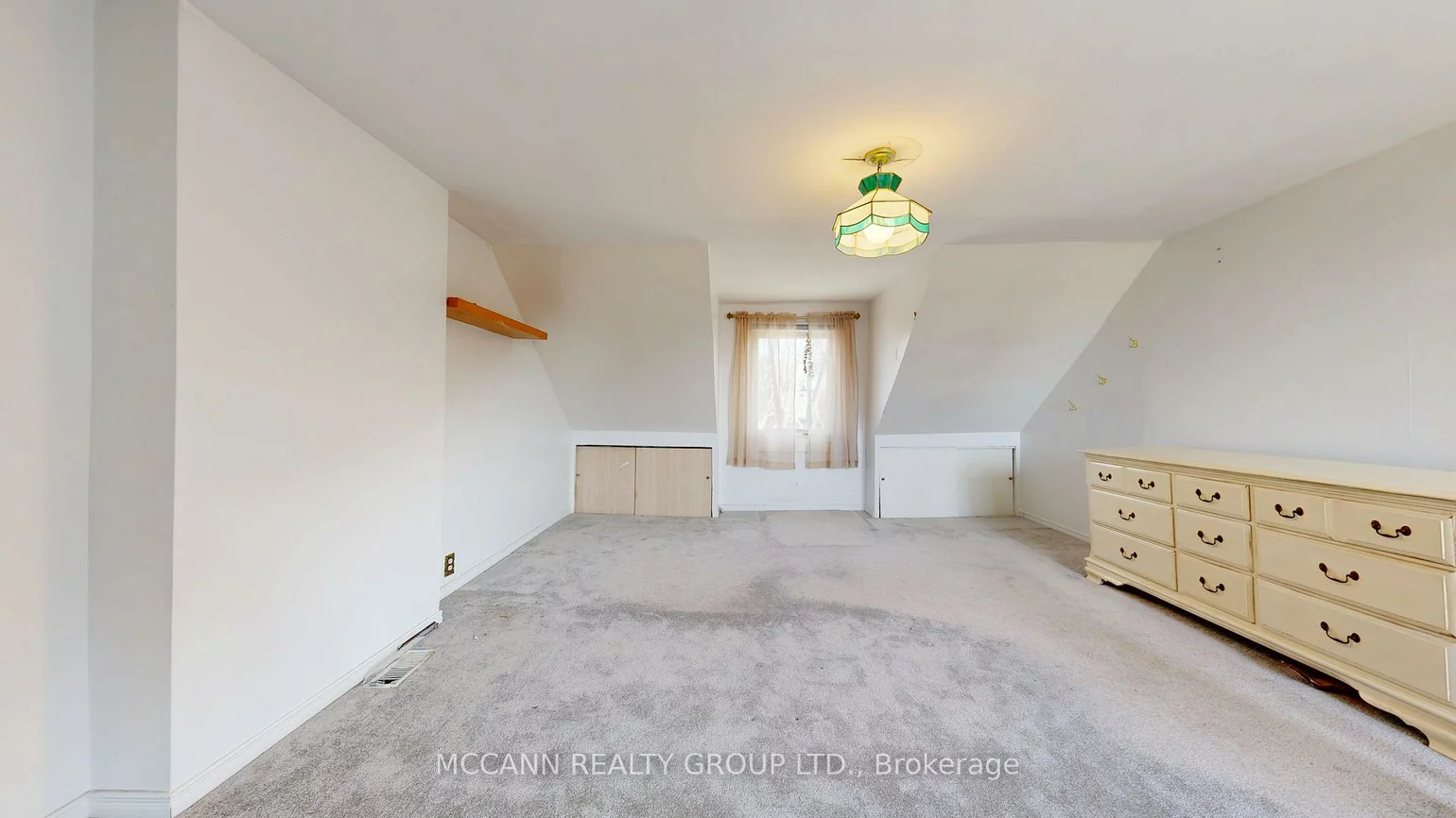 32, Macklem, Little Portugal, Toronto