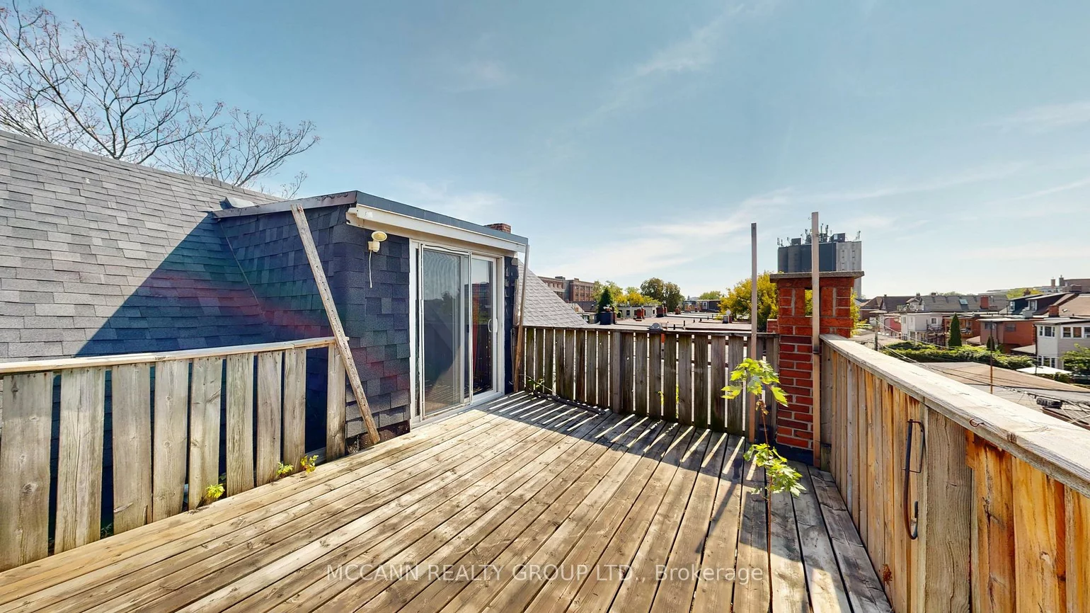 32, Macklem, Little Portugal, Toronto