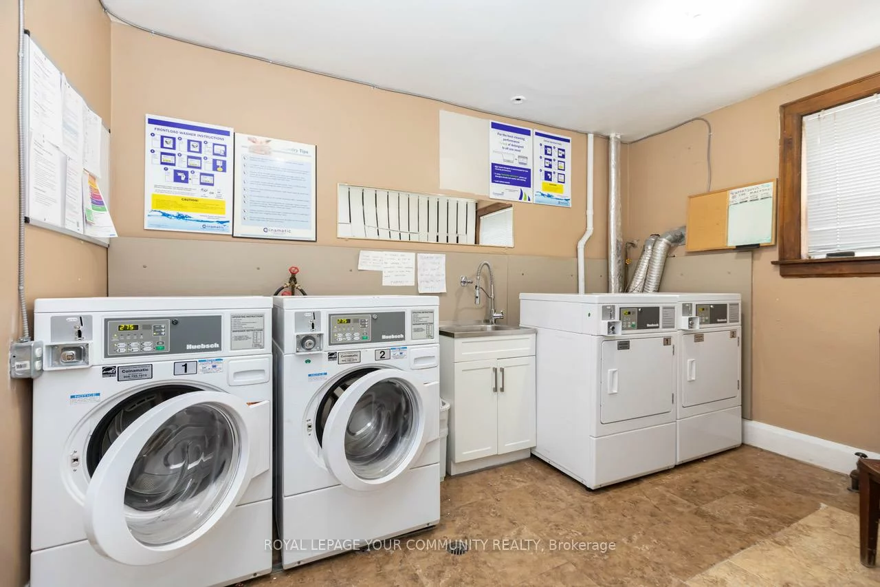 922, Bathurst, Annex, Toronto