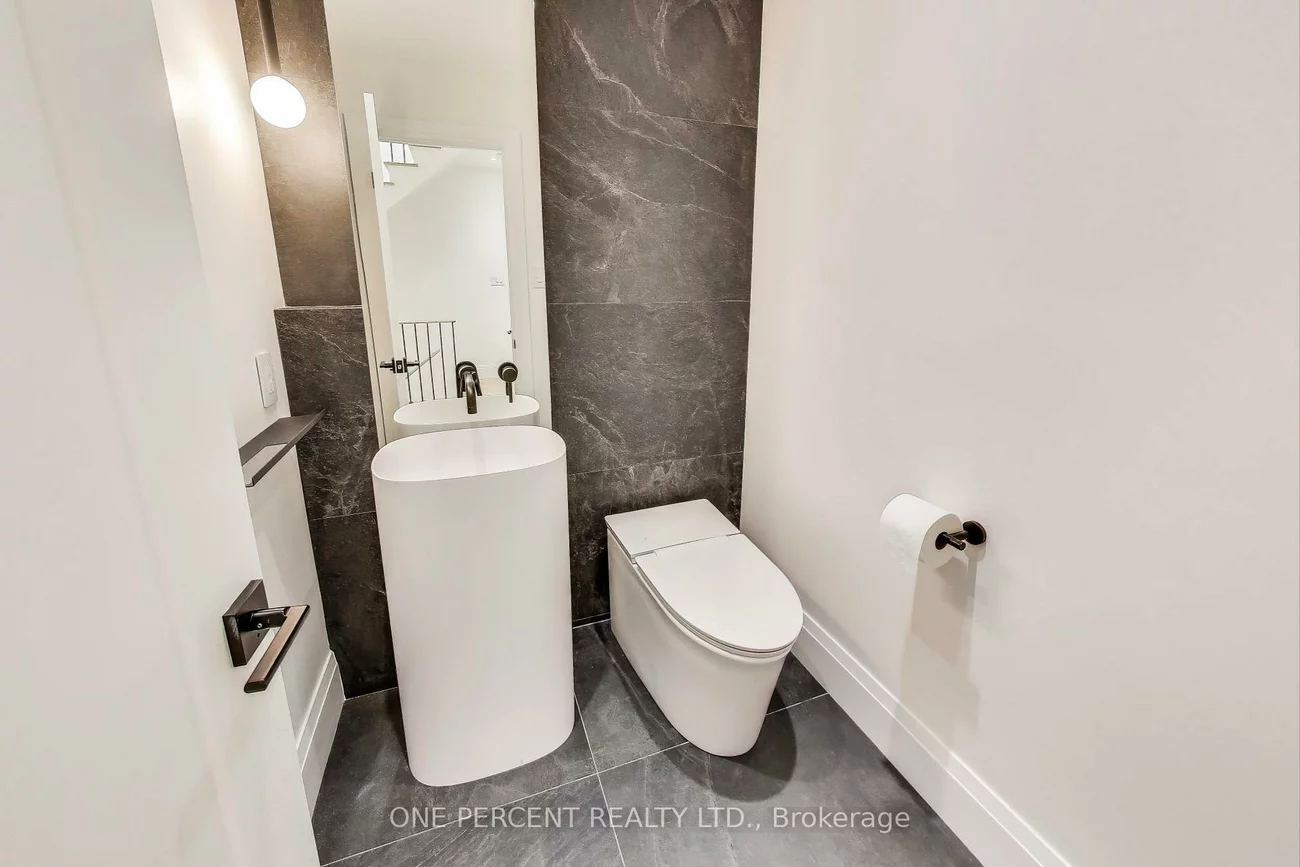 23, Mitchell, Niagara, Toronto