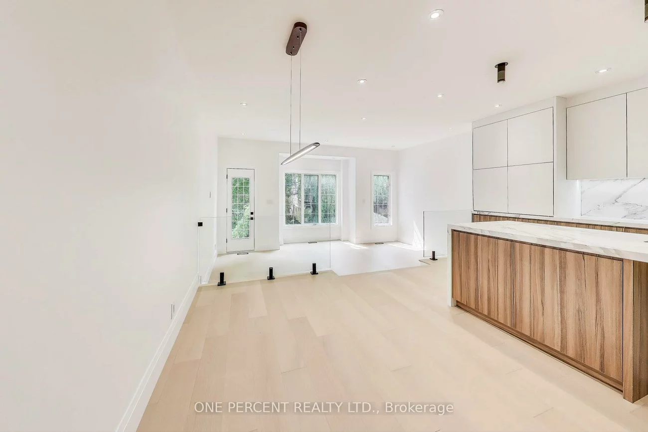 23, Mitchell, Niagara, Toronto