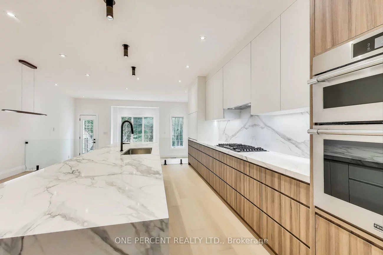 23, Mitchell, Niagara, Toronto