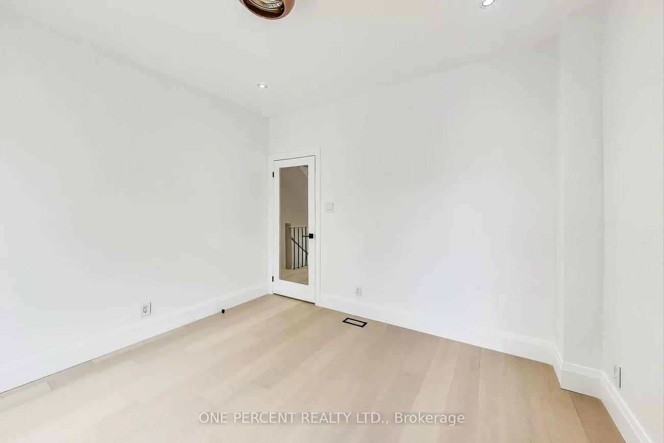 23, Mitchell, Niagara, Toronto