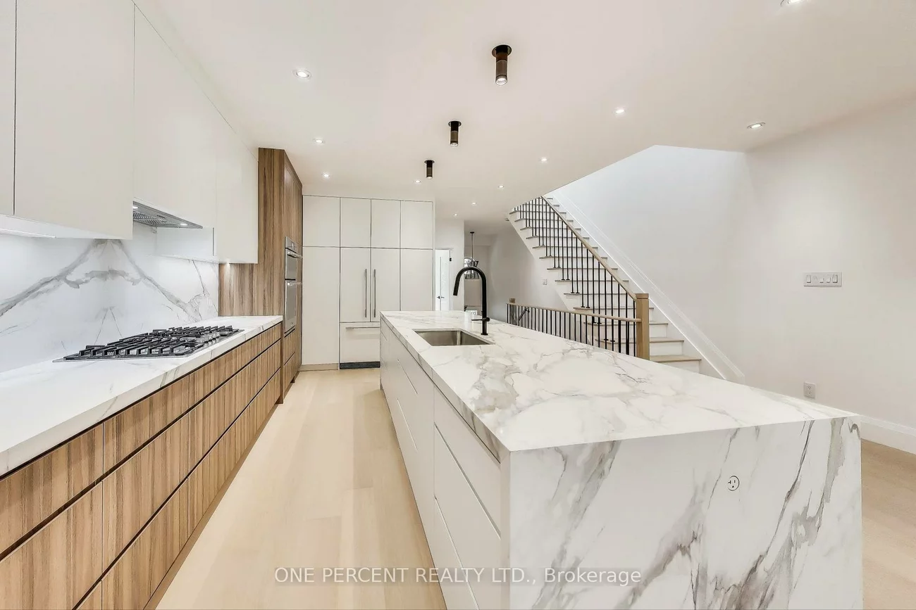 23, Mitchell, Niagara, Toronto