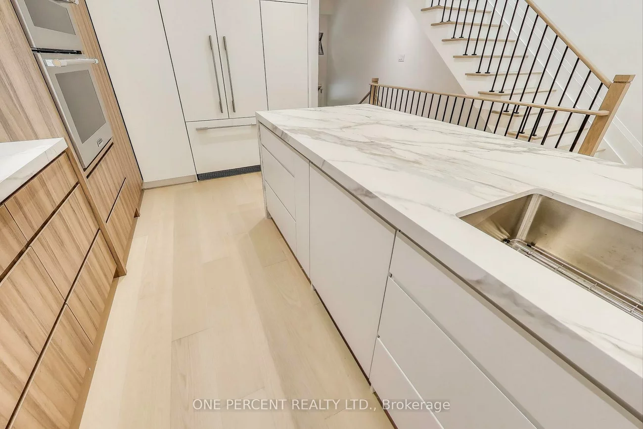 23, Mitchell, Niagara, Toronto