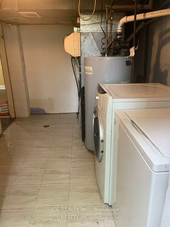 209, Harlandale, Lansing-Westgate, Toronto