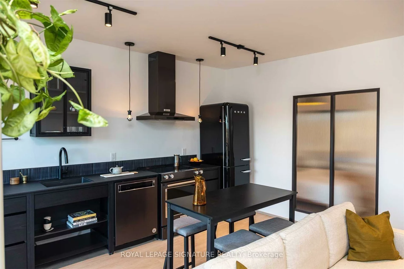 36, Geary, Wychwood, Toronto