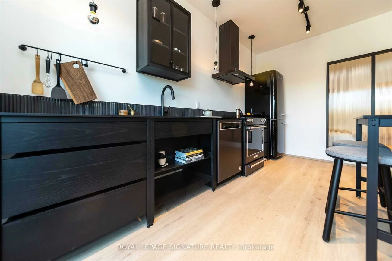 36, Geary, Wychwood, Toronto