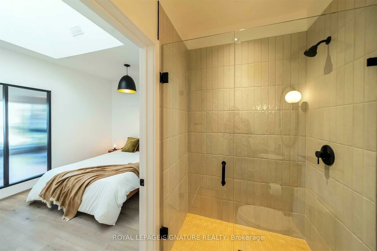 36, Geary, Wychwood, Toronto