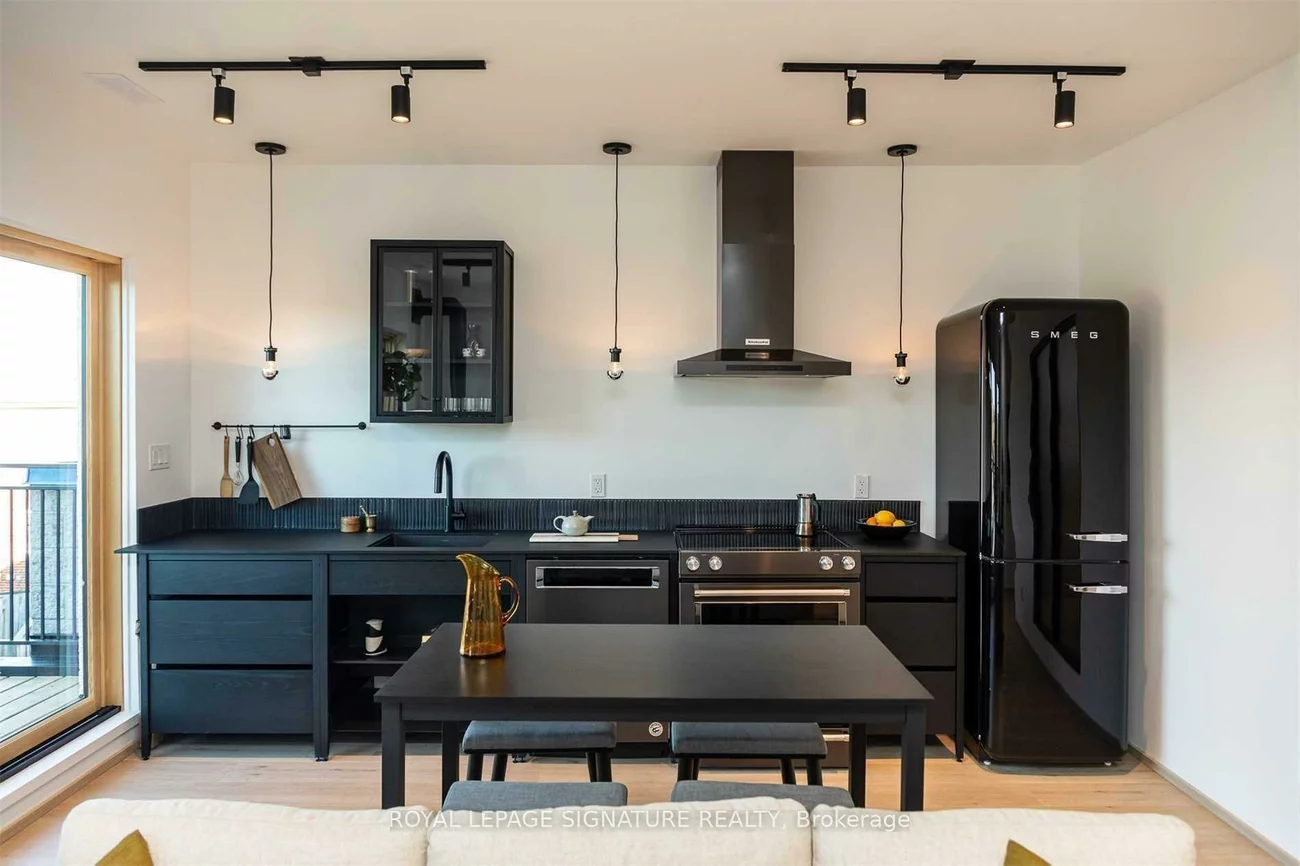 36, Geary, Wychwood, Toronto