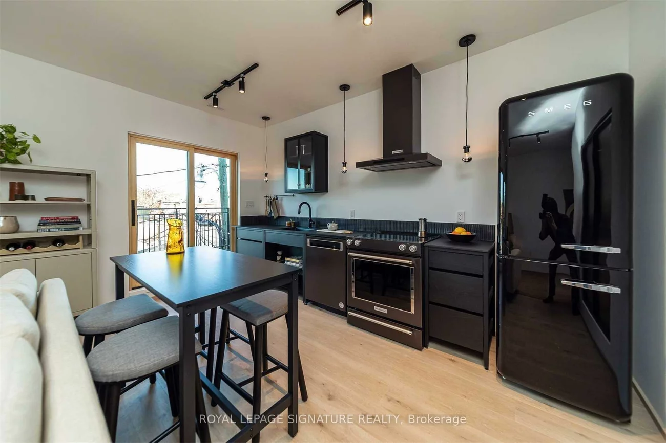36, Geary, Wychwood, Toronto