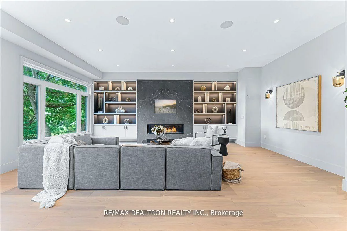 275, Reiner, Clanton Park, Toronto