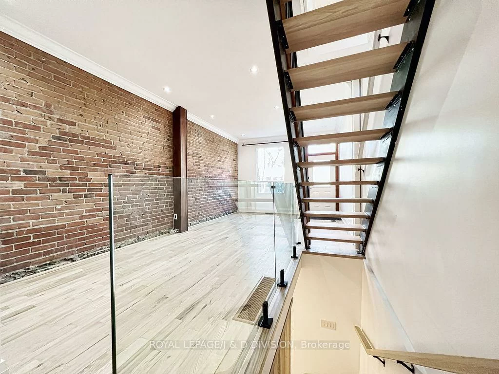 92, Massey, Niagara, Toronto